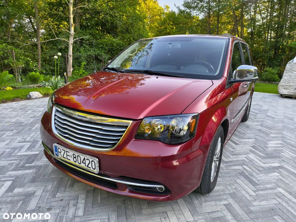 Chrysler Town & Country - 2