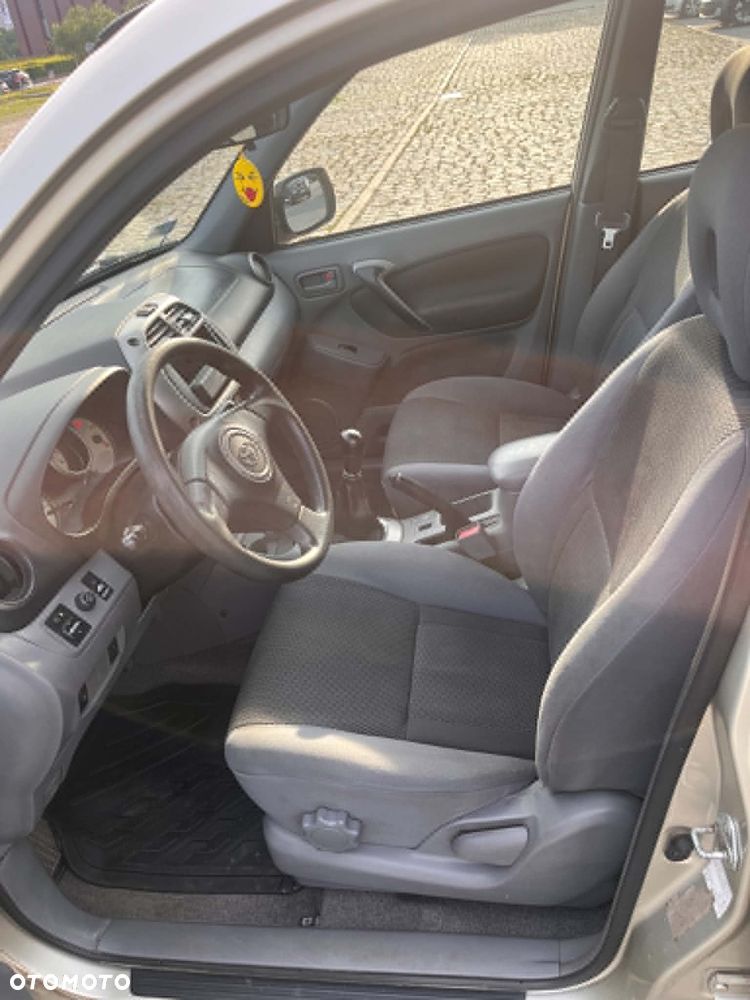 Toyota RAV4 - 10