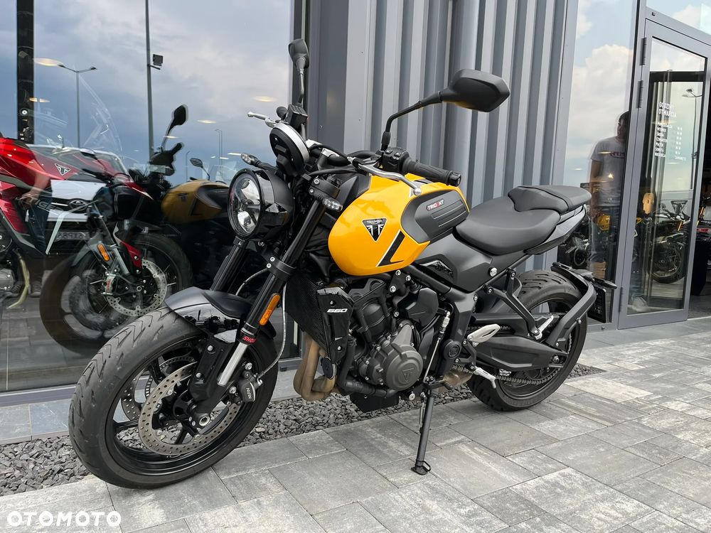Triumph Trident - 1