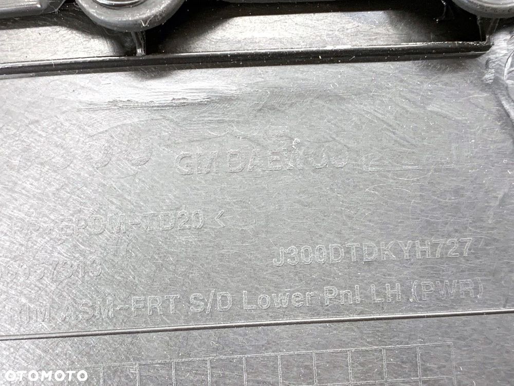 BOCZEK DRZWI LEWY PRZÓD  CHEVROLET CRUZE (J300) 2009 - 2022 1.6 91 kW [124 KM] benzyna 2009 - 2022 - 4