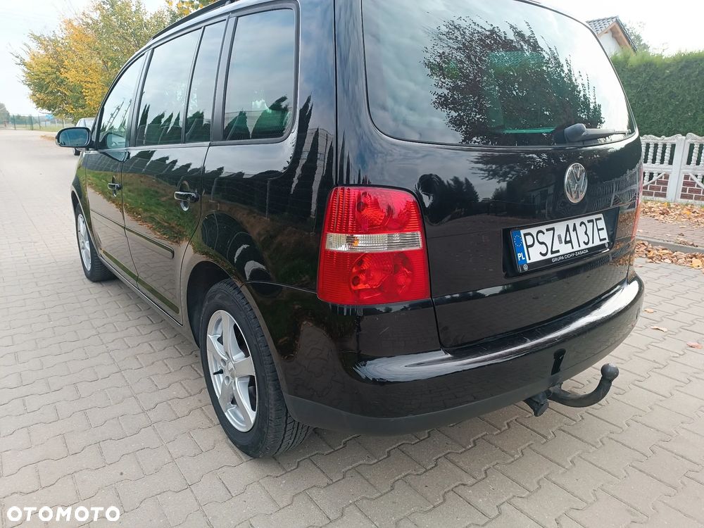 Volkswagen Touran - 22