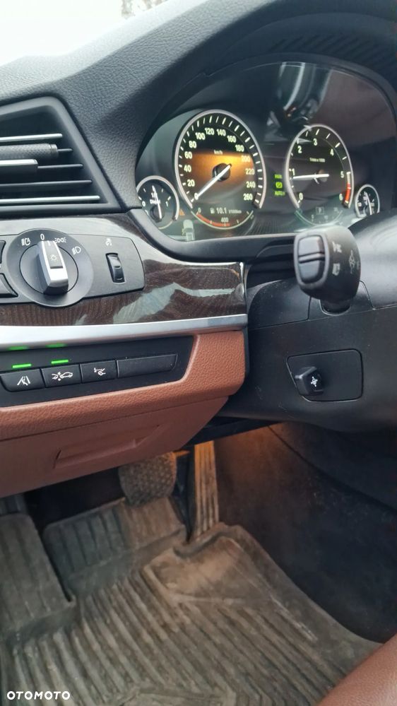 BMW Seria 5 525d xDrive Luxury Line - 18