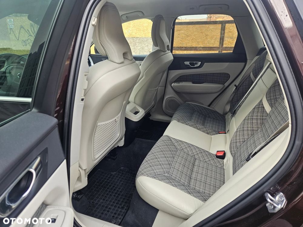 Volvo XC 60 B5 B AWD Momentum Pro - 8