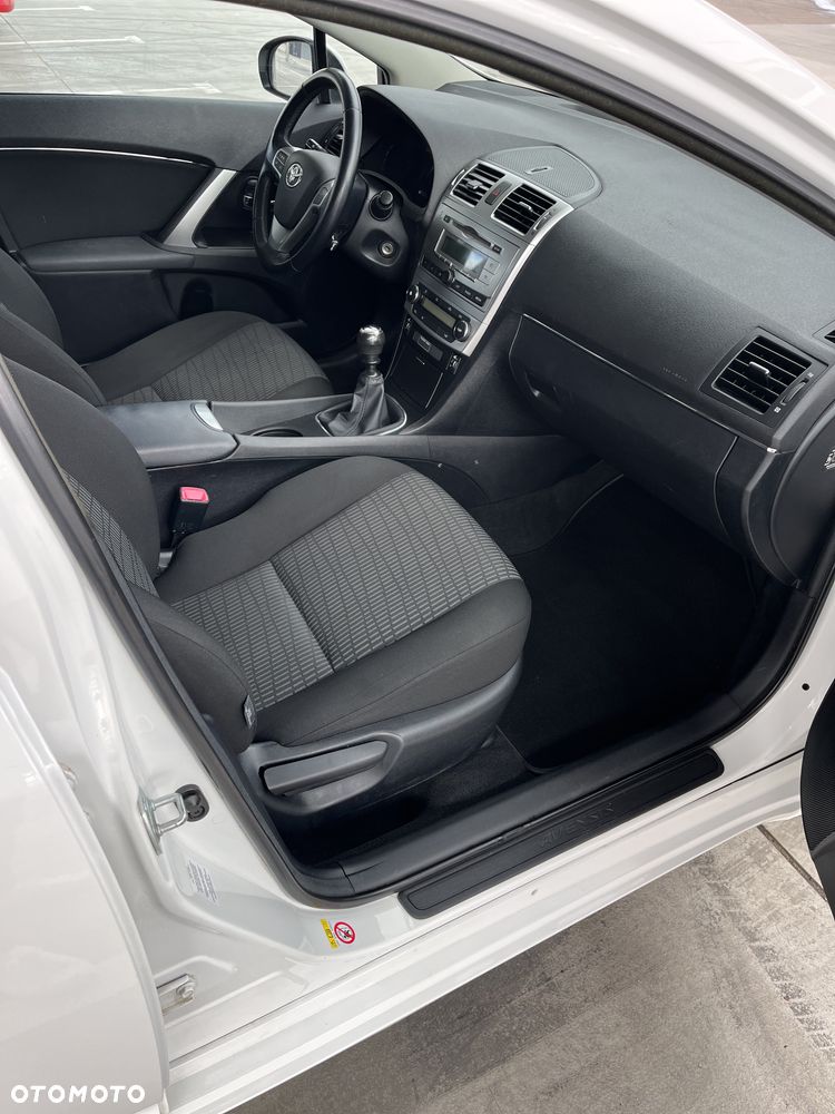 Toyota Avensis 1.6 Comfort - 26