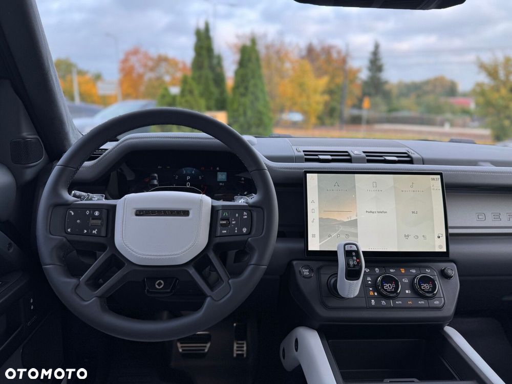 Land Rover Defender - 36