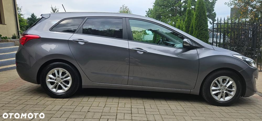 Hyundai i30 blue Kombi 1.6 CRDi Classic Navigation - 11