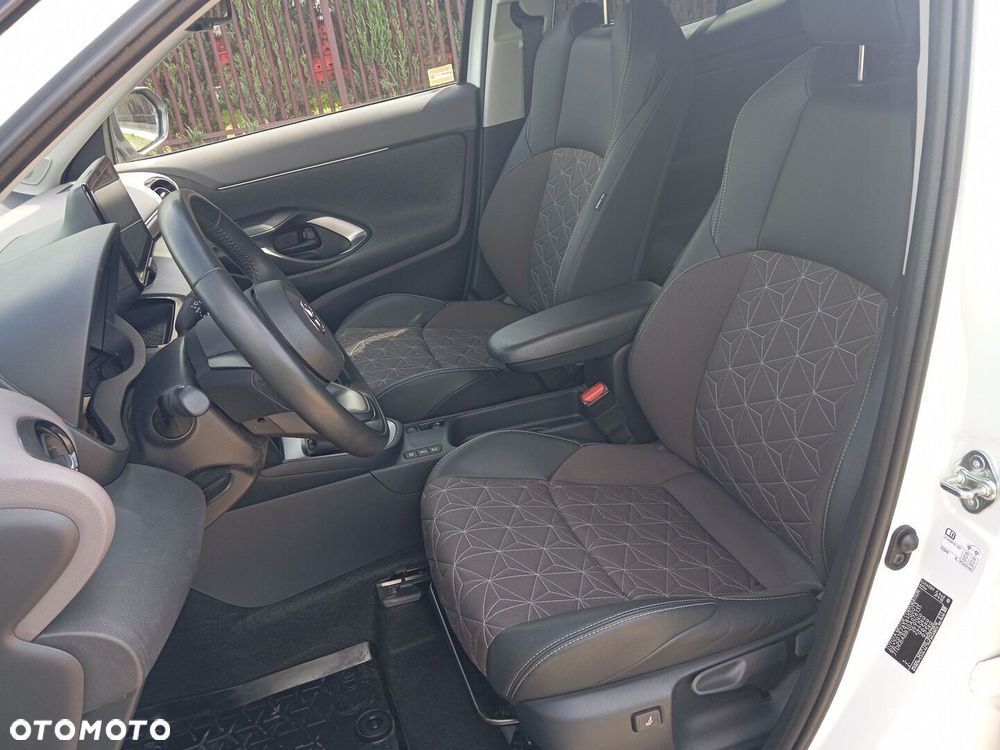 Toyota Yaris Cross - 17