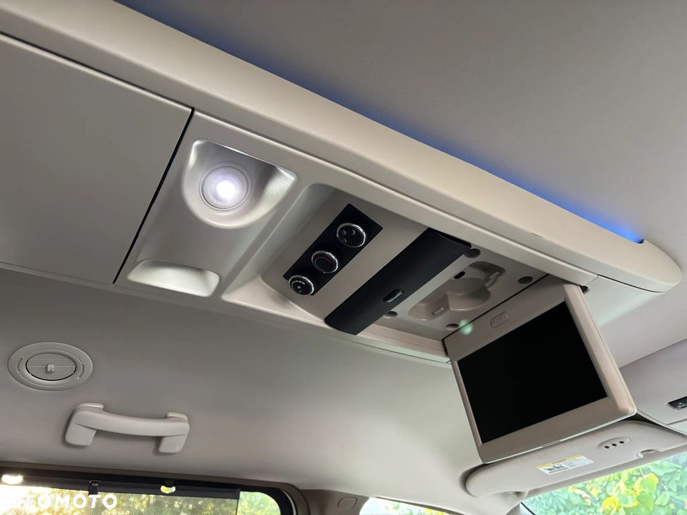 Chrysler Town & Country 3.6 Limited - 33