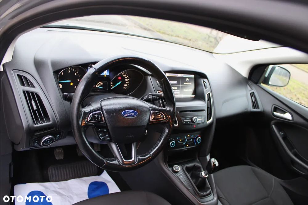 Ford Focus 1.6 TDCi DPF Ambiente - 17