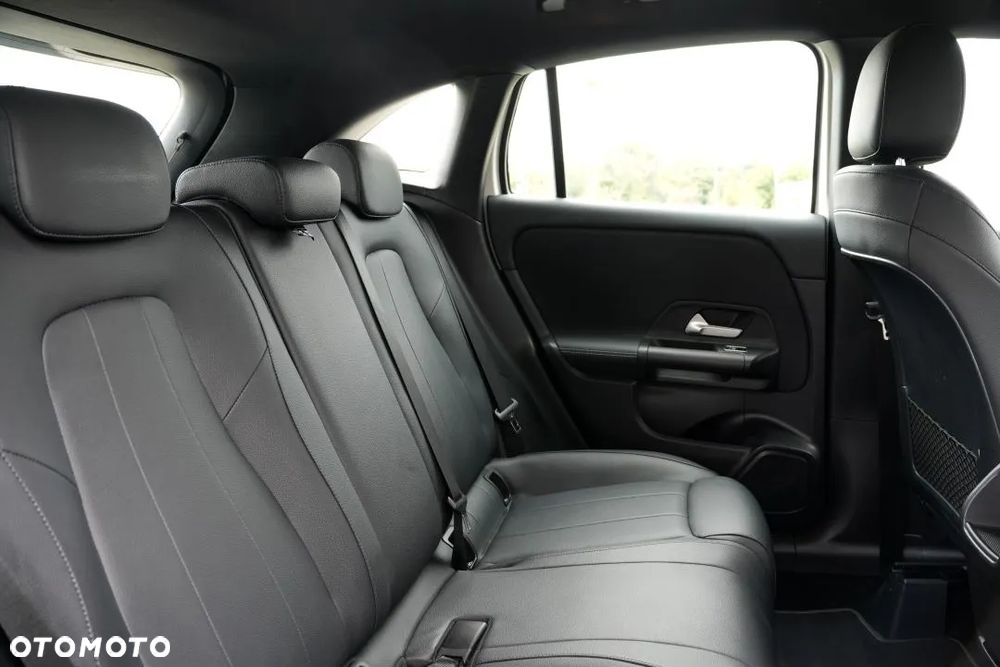 Mercedes-Benz GLA 200 Business Edition - 28