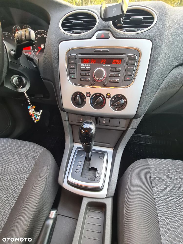 Ford Focus 1.6 16V Style - 12
