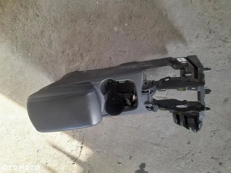 Podłokietnik tunel środkowy Ford Focus MK3 Europa - 3