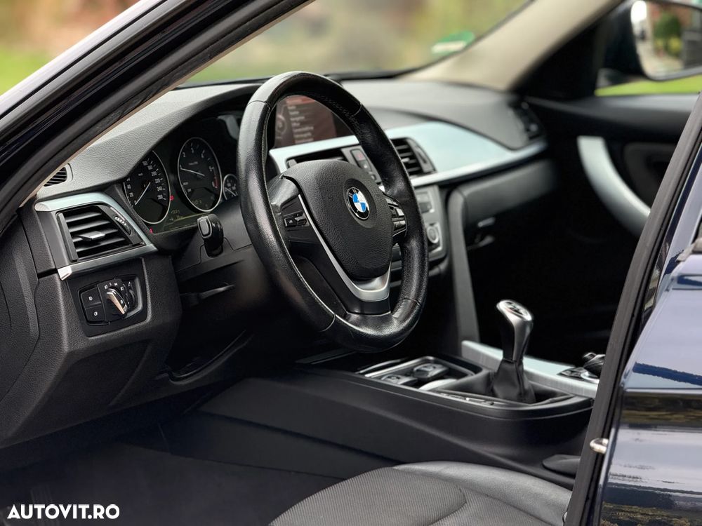 BMW Seria 3 318d xDrive - 12