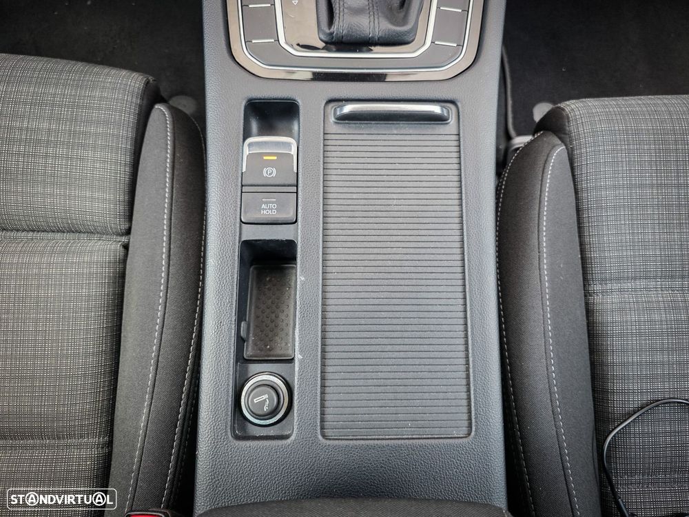 VW Passat Variant - 44