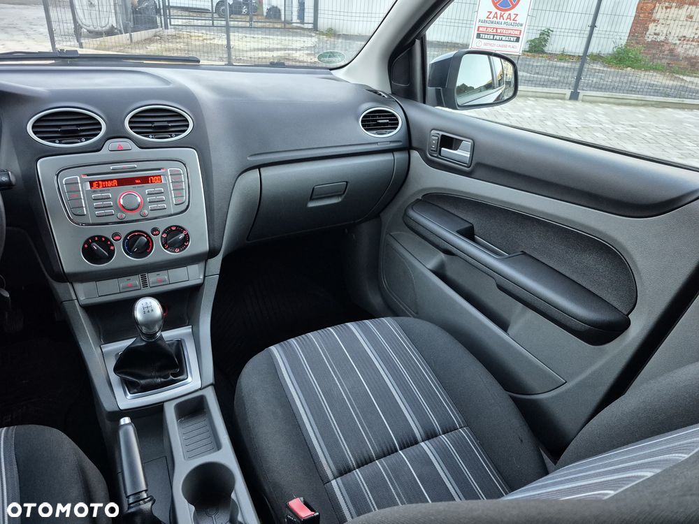 Ford Focus 1.6 16V Style - 32