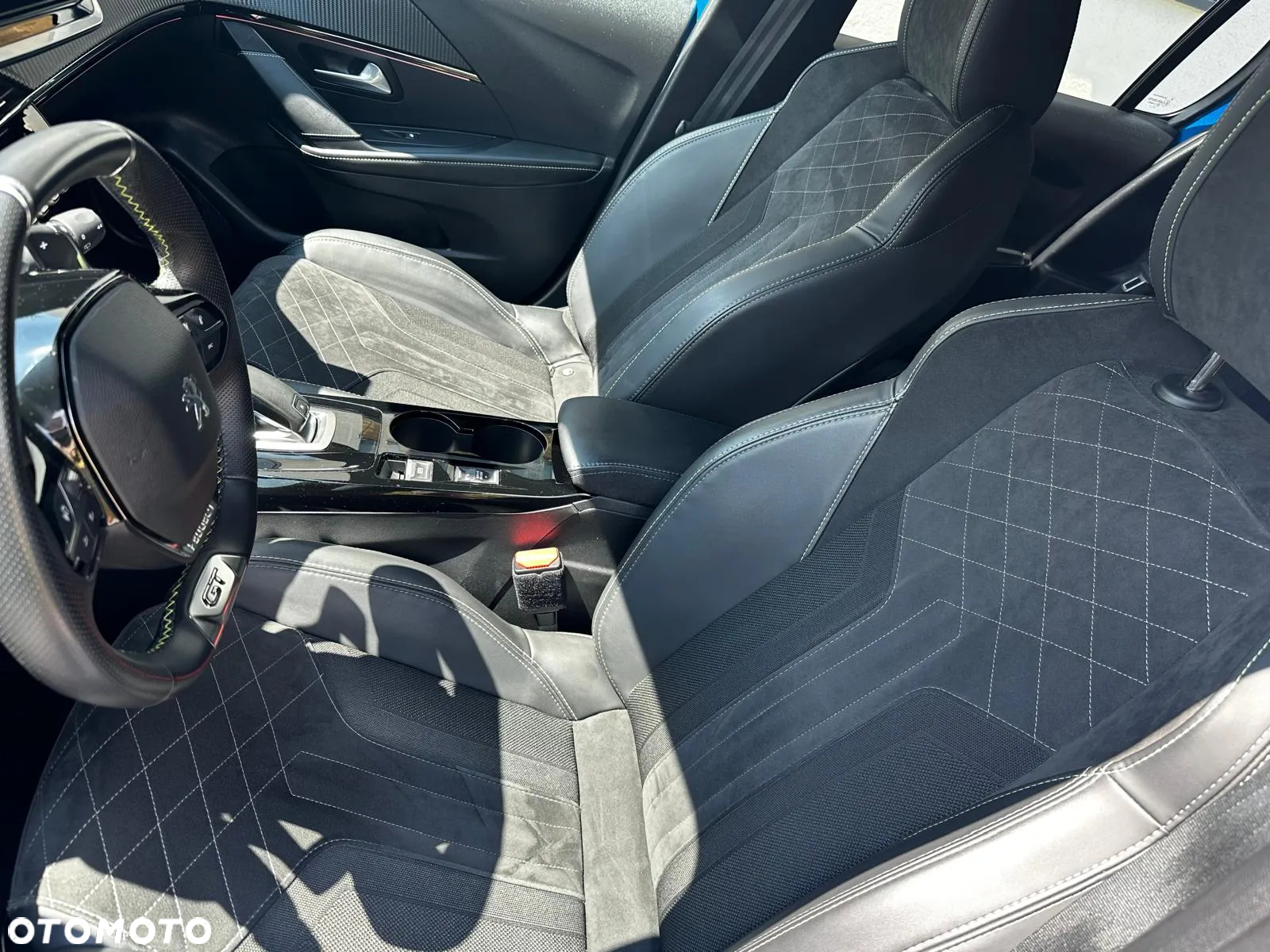 Peugeot 208 PureTech 100 EAT8 GT - 21