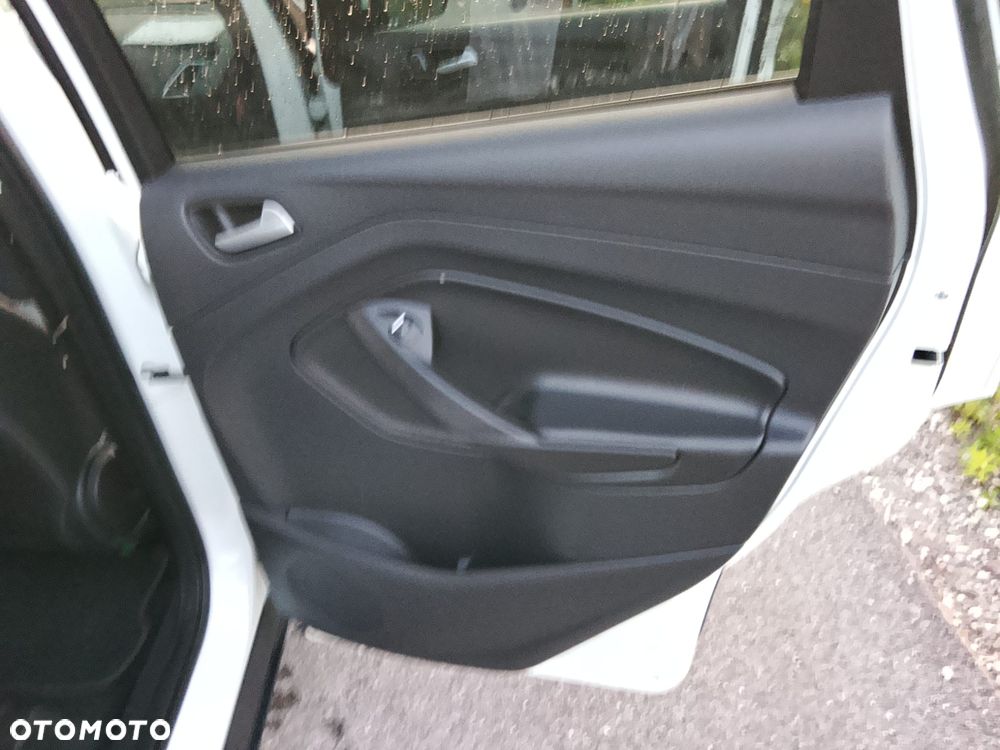 Ford Kuga - 11