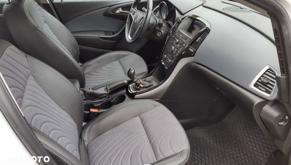 Opel Astra 1.4 Turbo Cosmo - 14