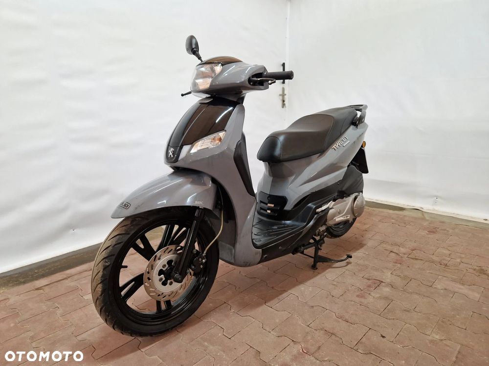 Peugeot Tweet - 8