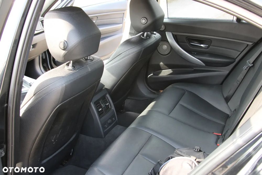 BMW Seria 3 335xi - 33