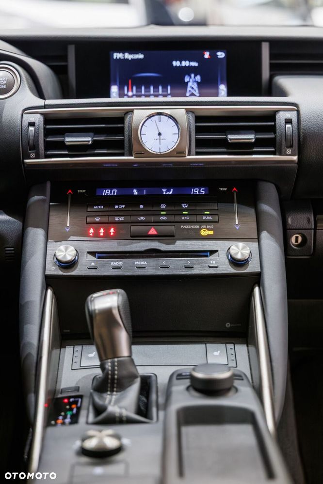 Lexus IS 200t Elegance - 27