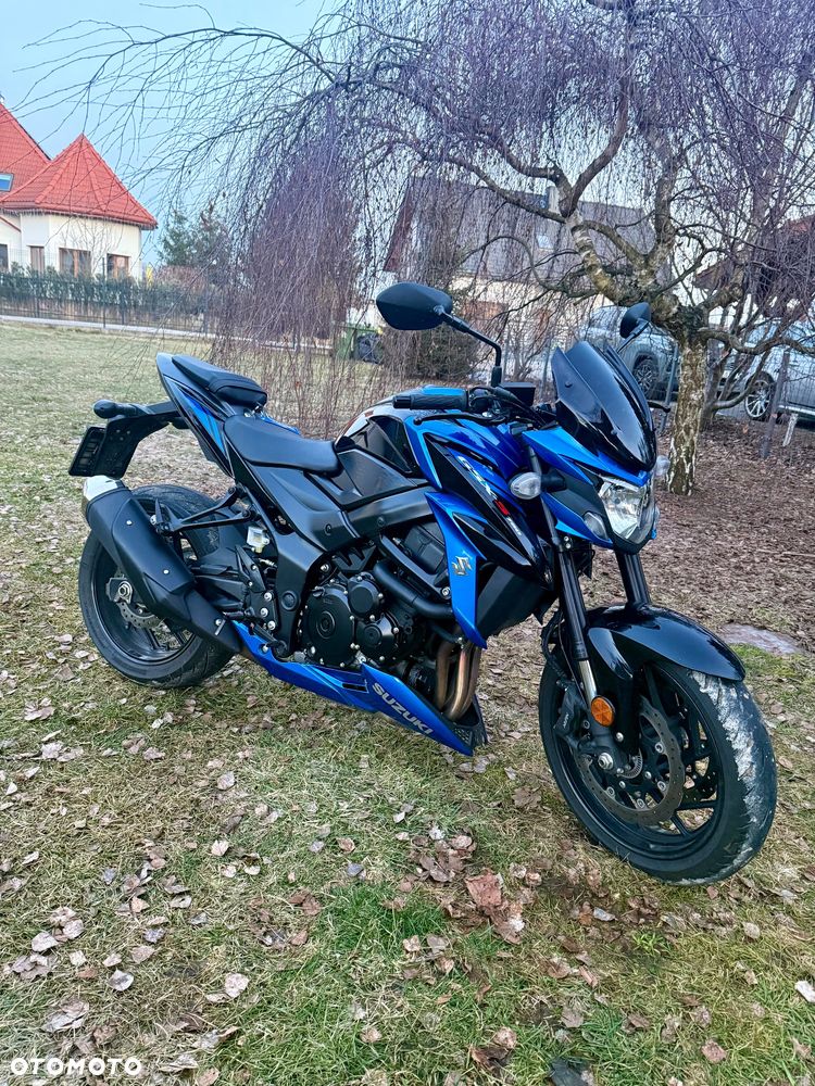 Suzuki GSX - 2