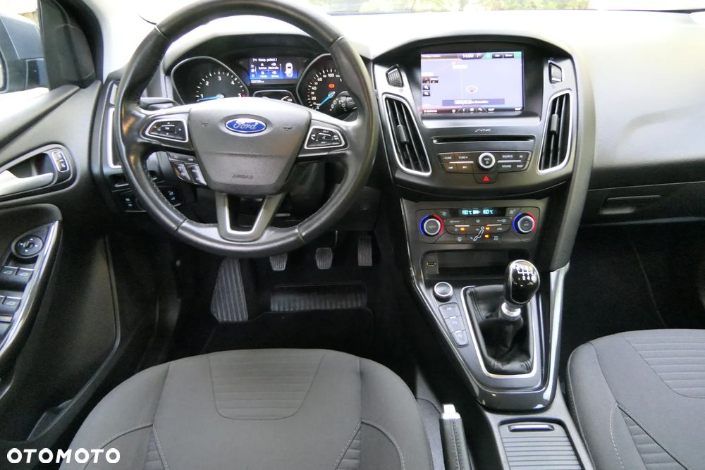 Ford Focus ver-turnier-1-5-ecoblue-start--stopp--system-titanium-style - 2