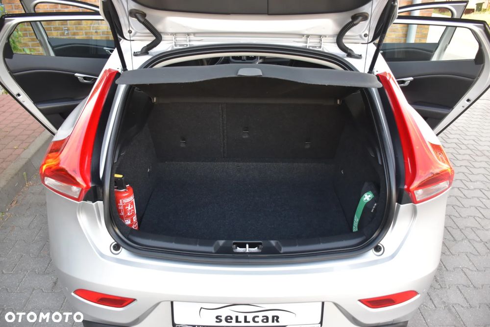 Volvo V40 D2 Momentum - 16