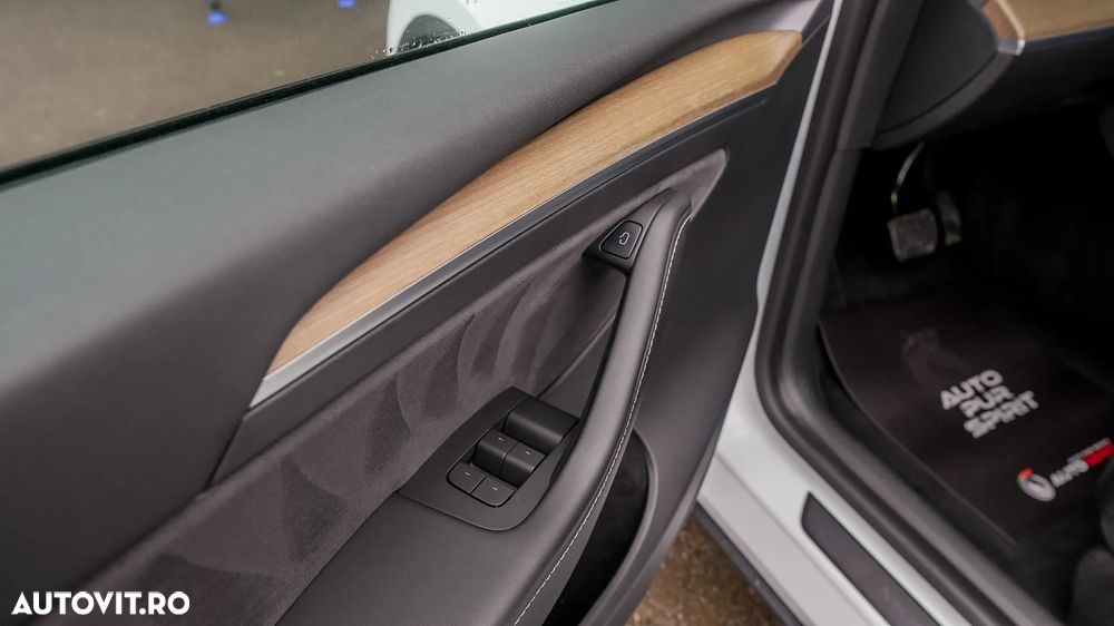 Tesla Model Y Long Range Dual Motor AWD - 20
