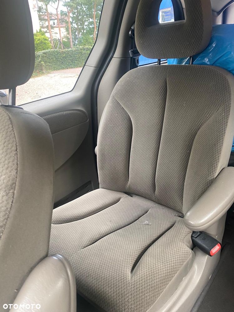 Chrysler Voyager 2.4 SE - 13