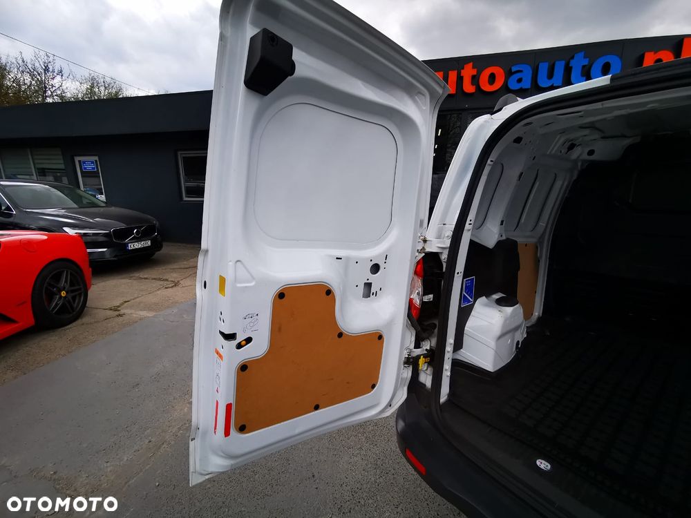 Ford Transit Courier - 29