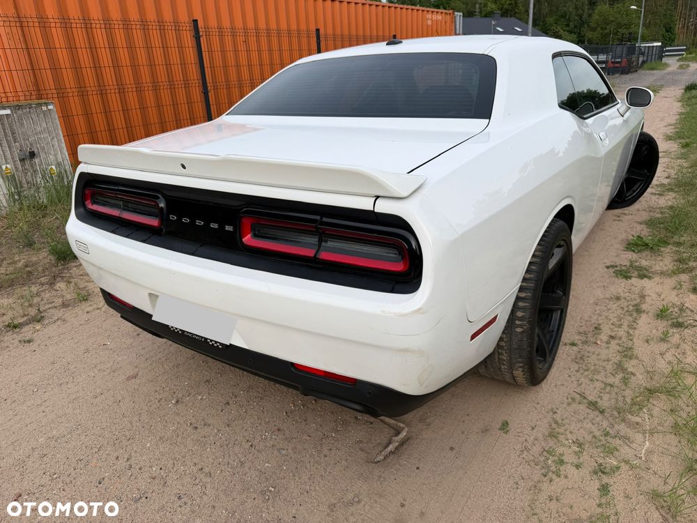 Dodge Challenger - 11