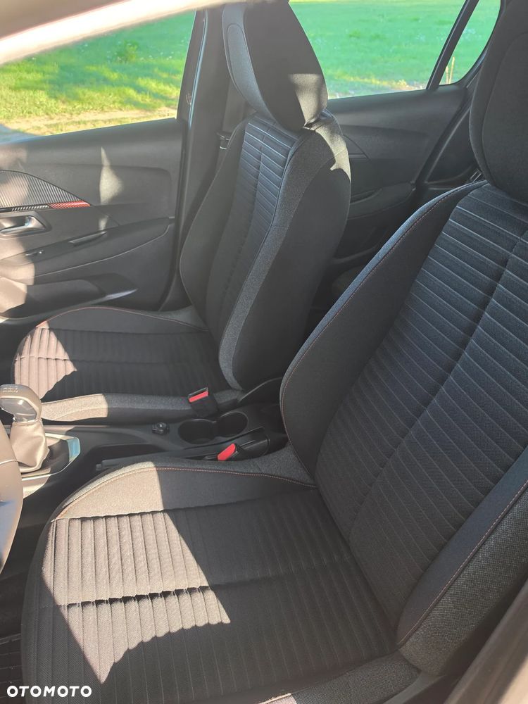 Peugeot 208 - 17