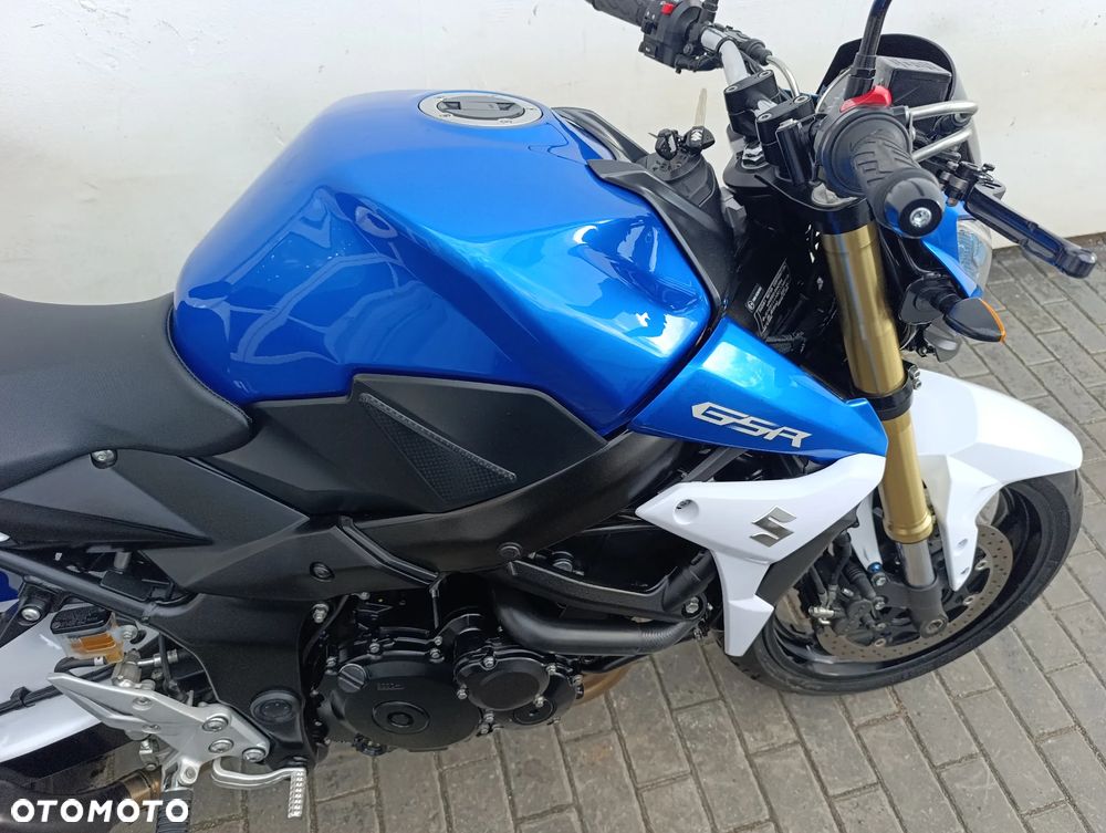Suzuki GSR - 27