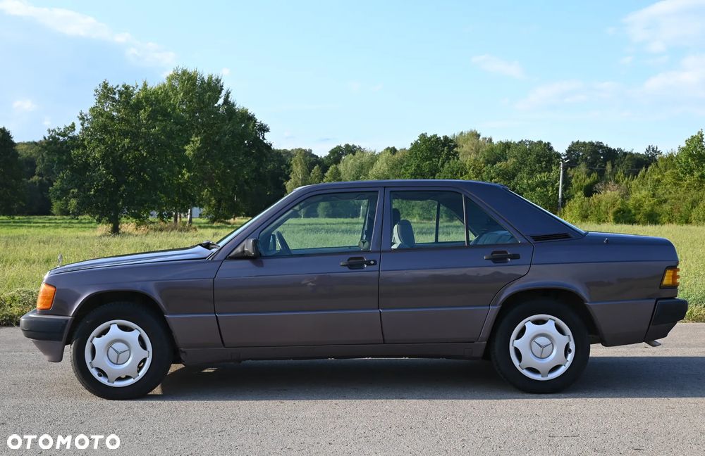 Mercedes-Benz W201 (190) - 4