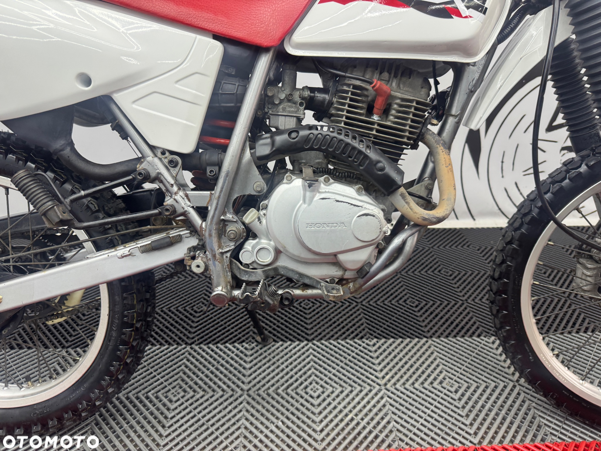 Honda XLR - 32