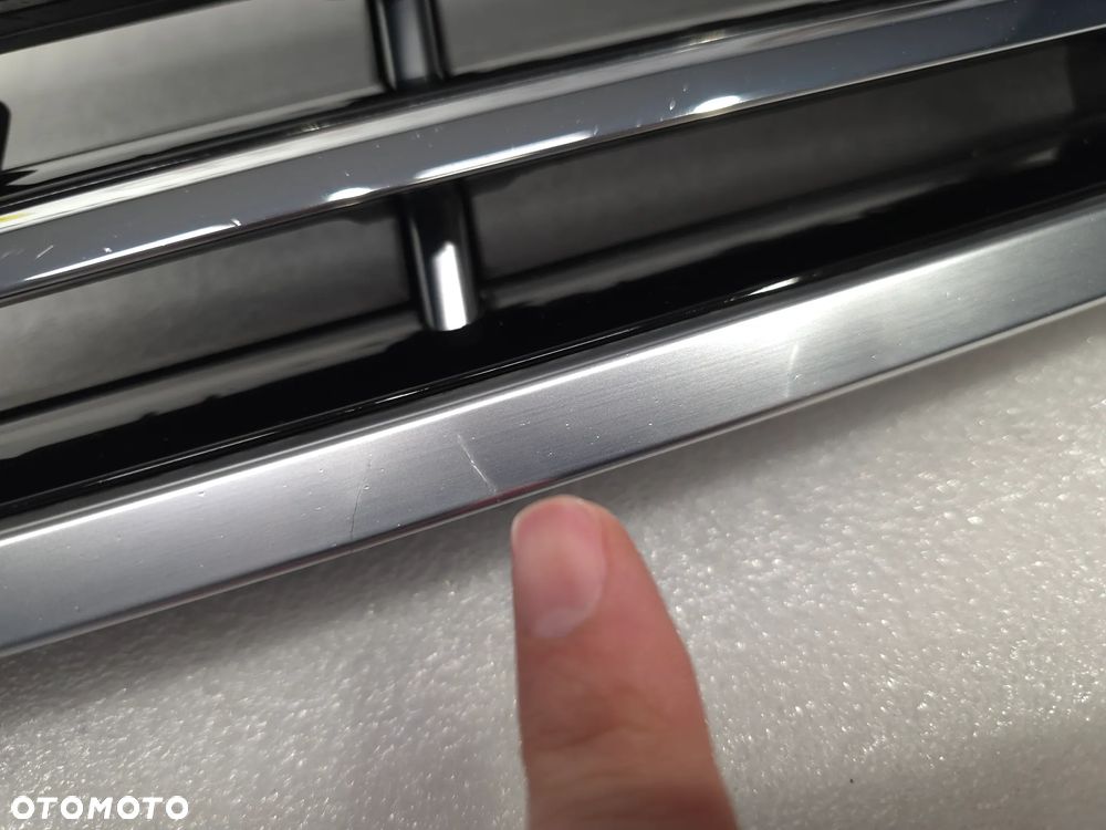 VW PASSAT CC 3C8 LIFT ZWYKŁY / R-LINE BARDZO ŁADNA ATRAPA / GRILL PRZEDNI PRZÓD W SATYNIE , NR 3C8853653A , NR AUKCJI GL851 - 18