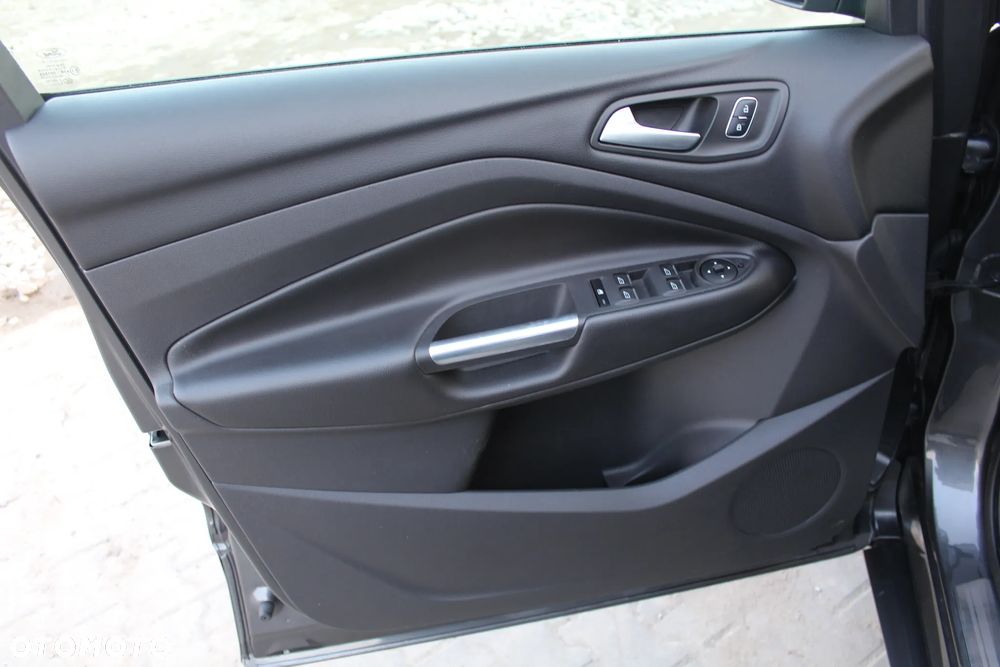 Ford Kuga 1.5 TDCi 2x4 ST-Line - 12