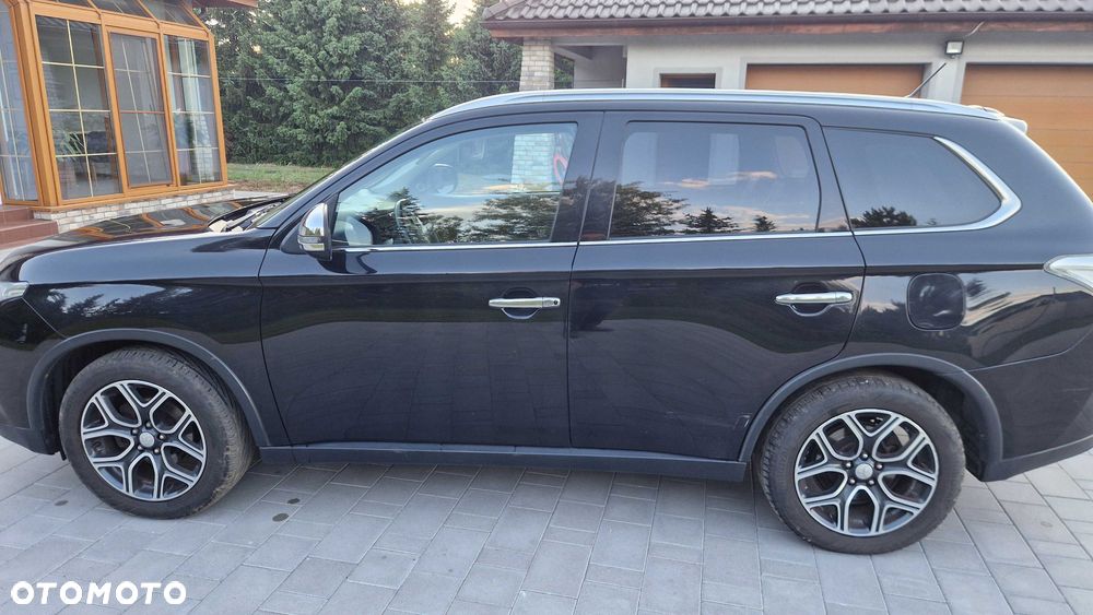 Mitsubishi Outlander - 2