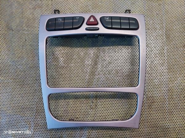 Moldura / Estrutura Consola Central / Rádio Mercedes-Benz C-Class (W20 - 2