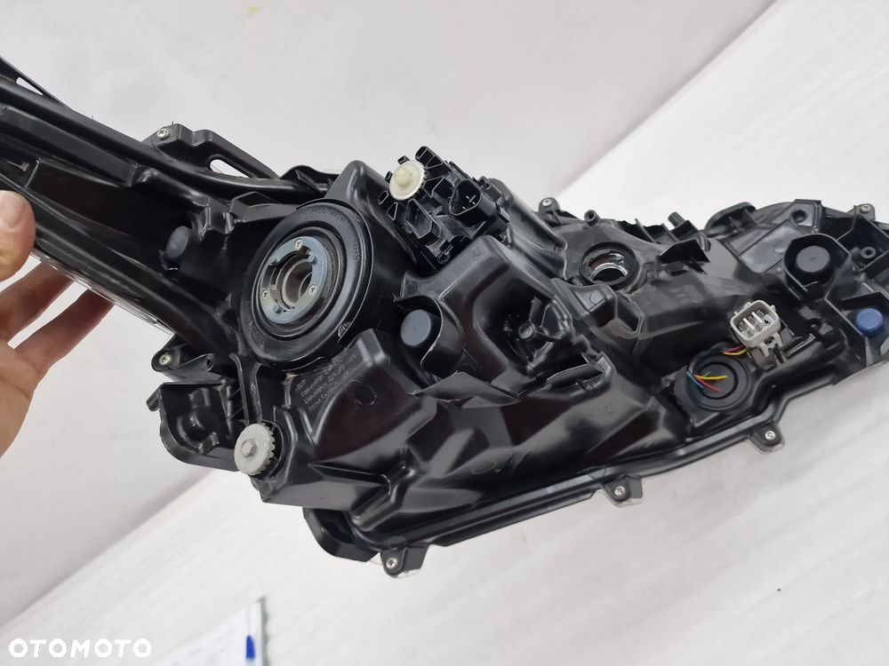 TOYOTA COROLLA E21 18- LEWA / PRAWA ZWYKŁA LAMPA PRZEDNIA PRZÓD SOCZEWKA , NR 81110-02T31-00 / 81150-02T31 / 81150-02T31-00 , NR AUKCJI LA372 - 25