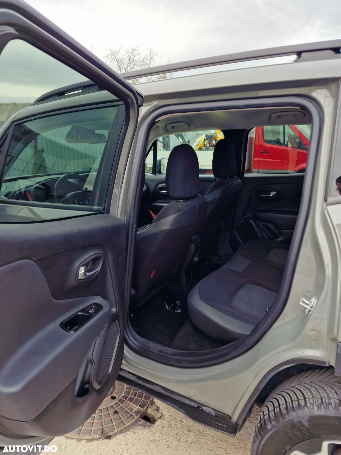 Jeep Renegade 1.3 T-GDI 4xe PLUG-IN Hybrid Automatik Trailhawk - 7