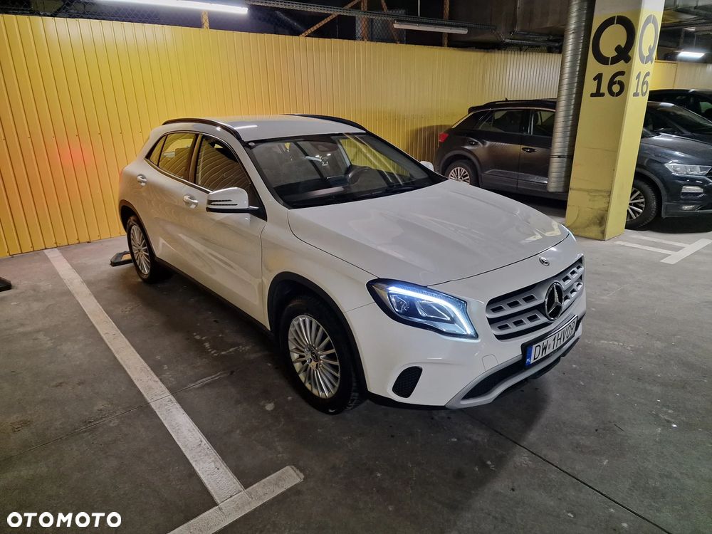 Mercedes-Benz GLA 180 7G-DCT - 2