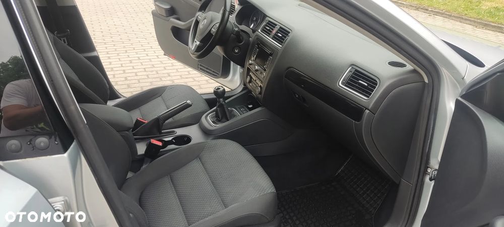 Volkswagen Jetta 2.0 TDI DPF Comfortline - 19