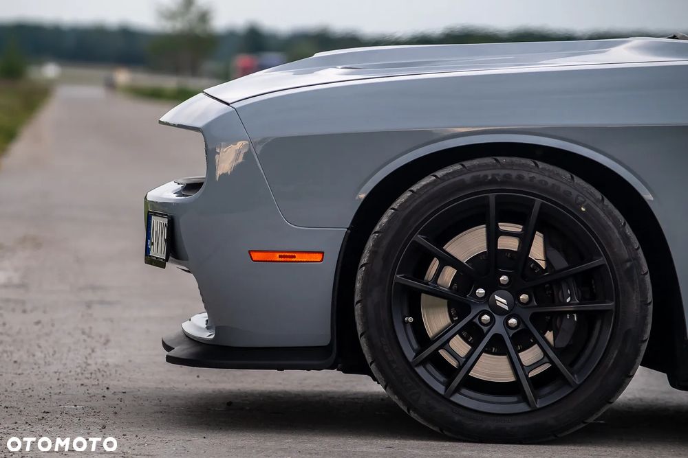 Dodge Challenger - 10