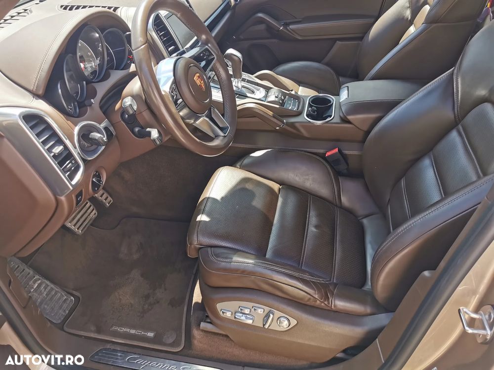 Porsche Cayenne 4.2 L S - 11