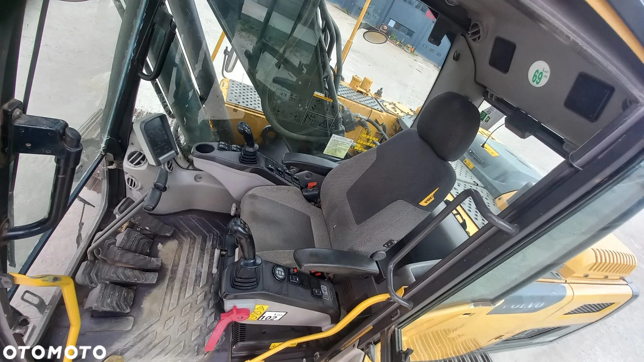 Volvo EC220DL - 11