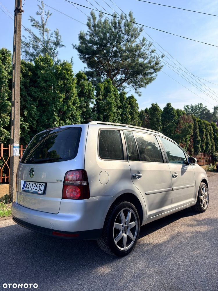Volkswagen Touran - 4