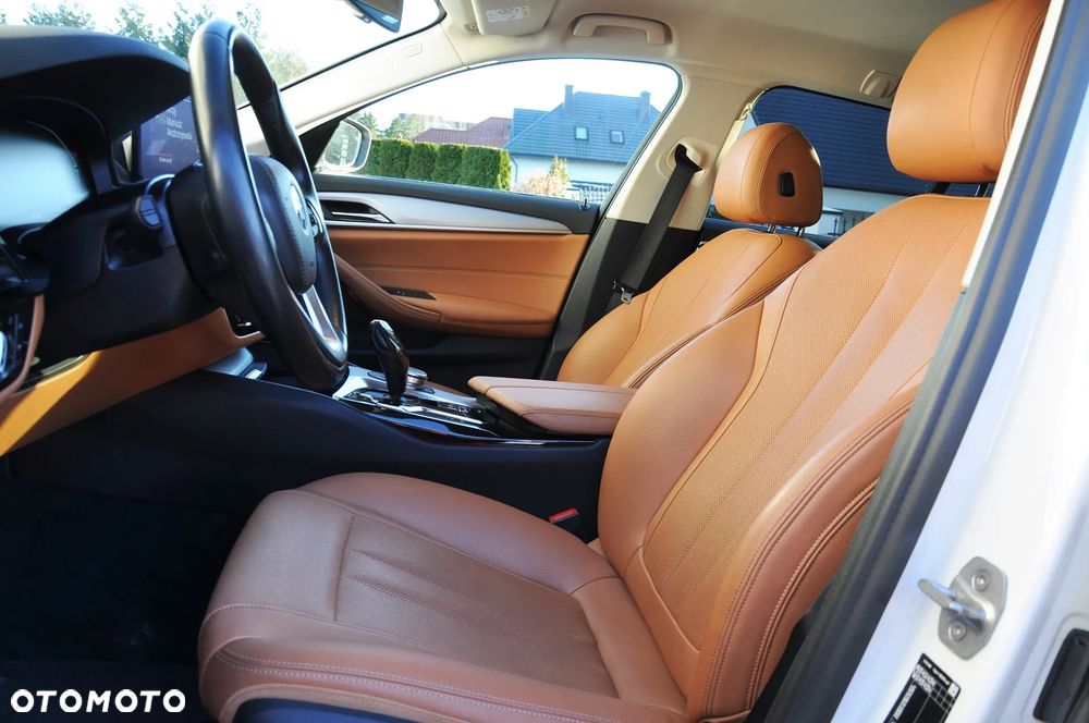 BMW Seria 5 520d xDrive - 13