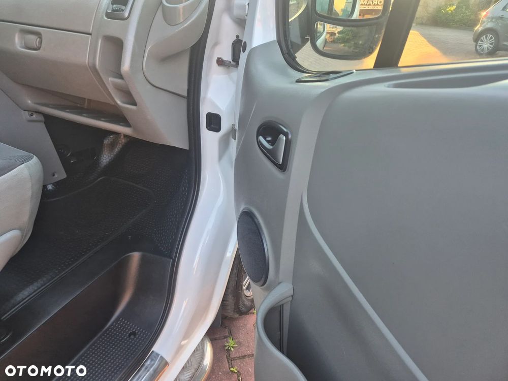 Renault Vivaro - 22